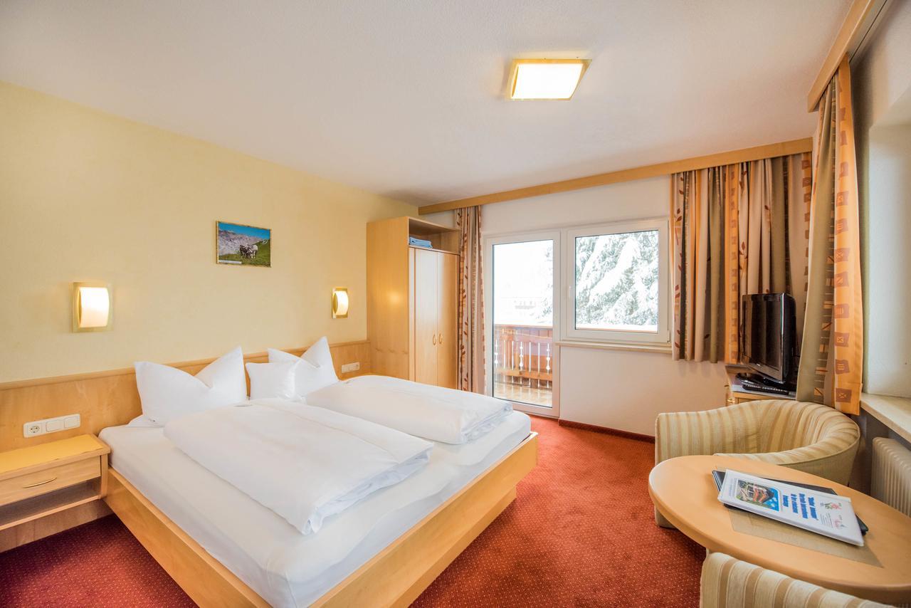 Hotel Garni Waldhof - Wohlfuehlen Am Lech Stanzach Ngoại thất bức ảnh