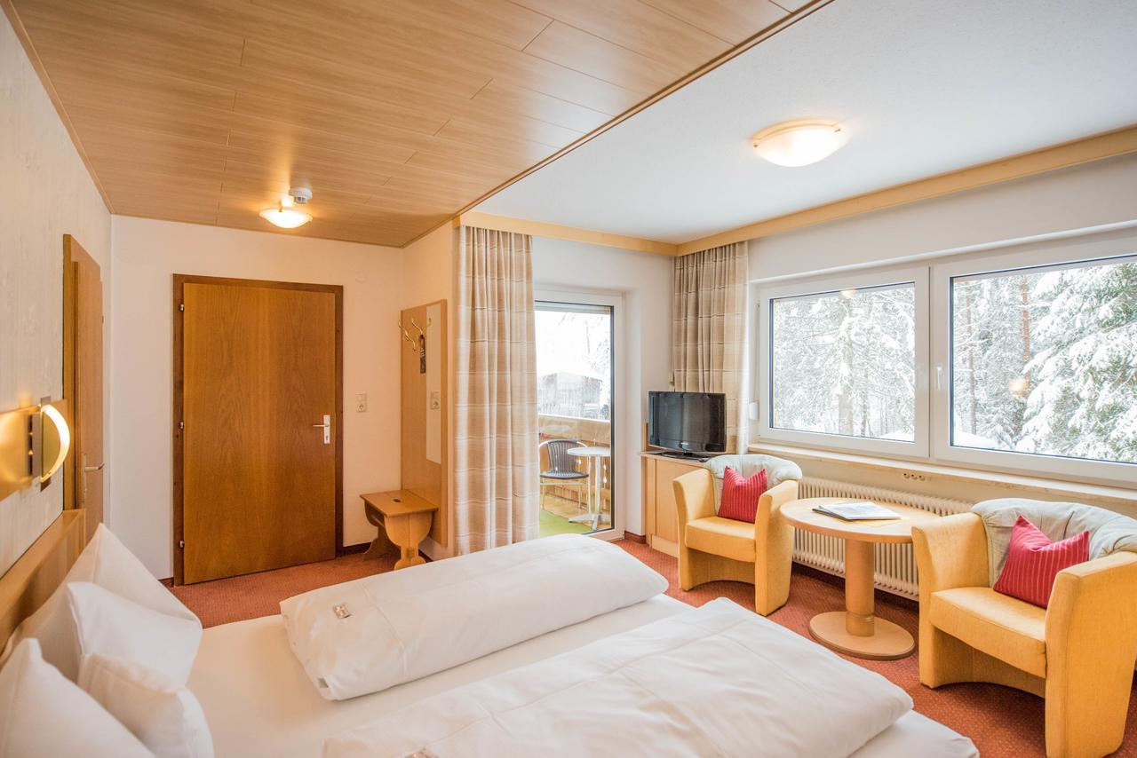 Hotel Garni Waldhof - Wohlfuehlen Am Lech Stanzach Ngoại thất bức ảnh